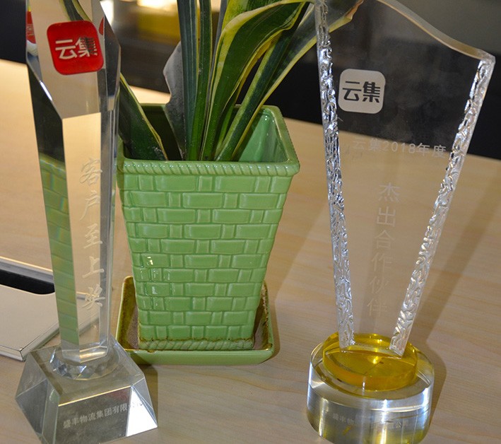 服務(wù)取勝，載譽(yù)而歸